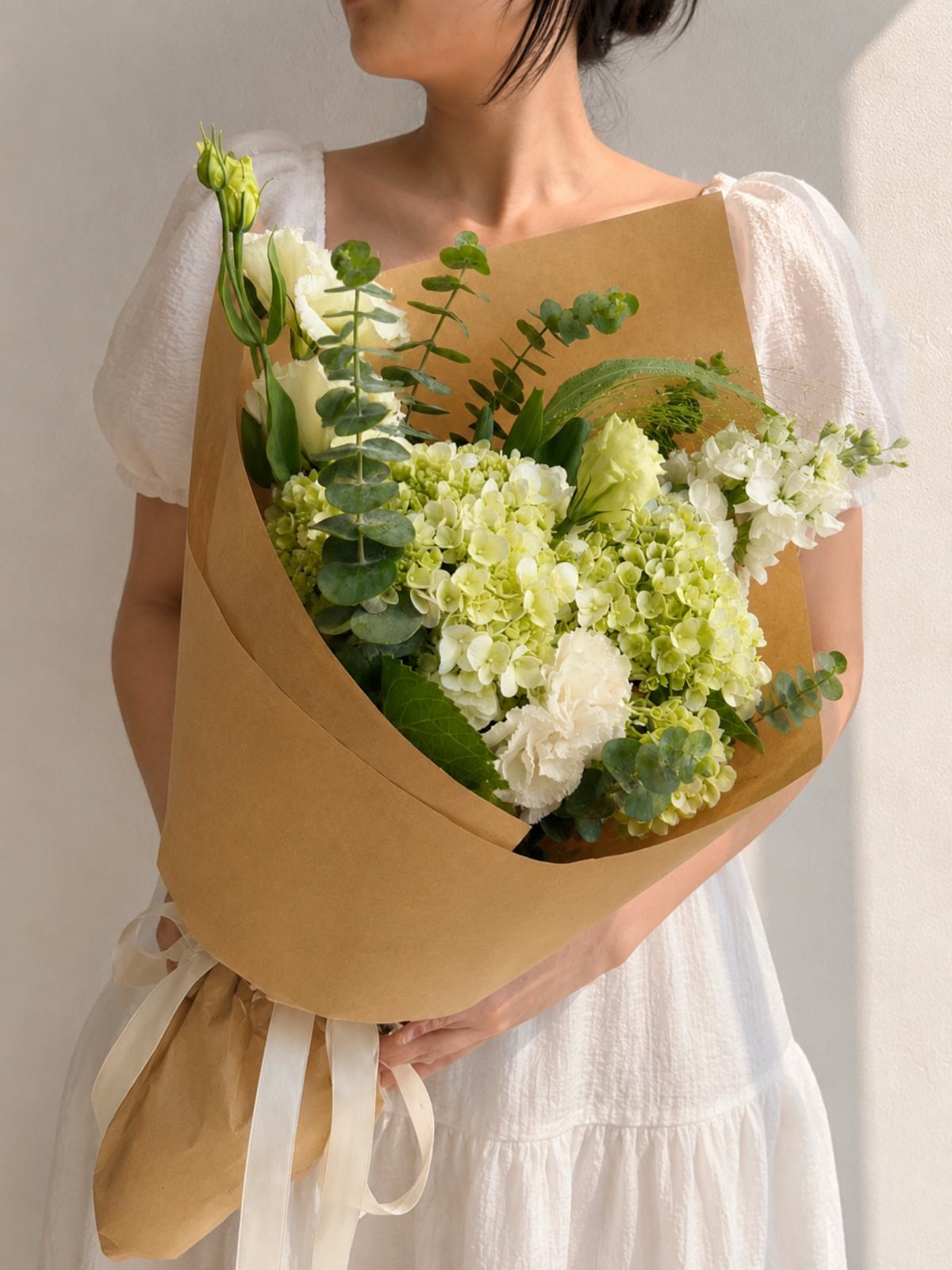 Bó hoa Tú Cầu Bơ mix hoa lá phụ