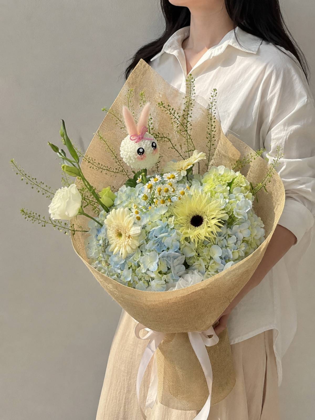 Bó hoa Tú Cầu Bơ mix hoa lá phụ