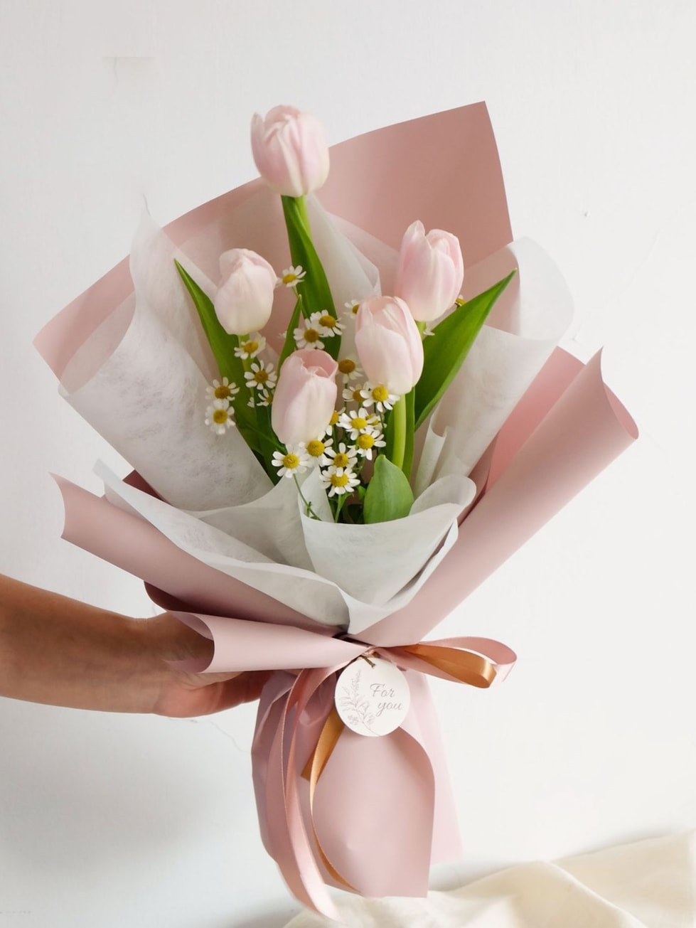 Bó 5 bông Tulip hồng nhạt Hà Lan